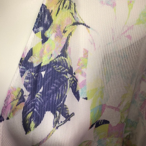 BCBGeneration sheer floral kimono - Picture 2 of 5